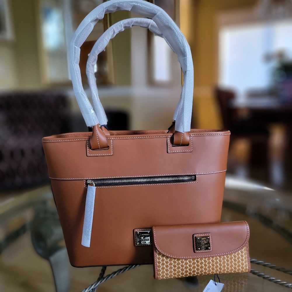 Dooney & Bourke NWT Beacon Tote with Wallet